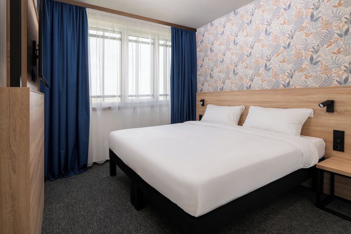 Ropa de cama hipoalergénica, minibar y cortinas blackout
