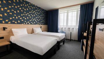 Hypo-allergenic bedding, minibar, blackout drapes, soundproofing