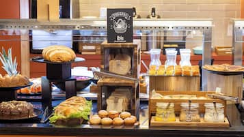 Desayuno buffet (BRL 53 por persona)