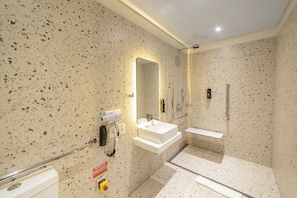 Chambre Standard, 1 lit double, accessible aux personnes à mobilité réduite | Salle de bain