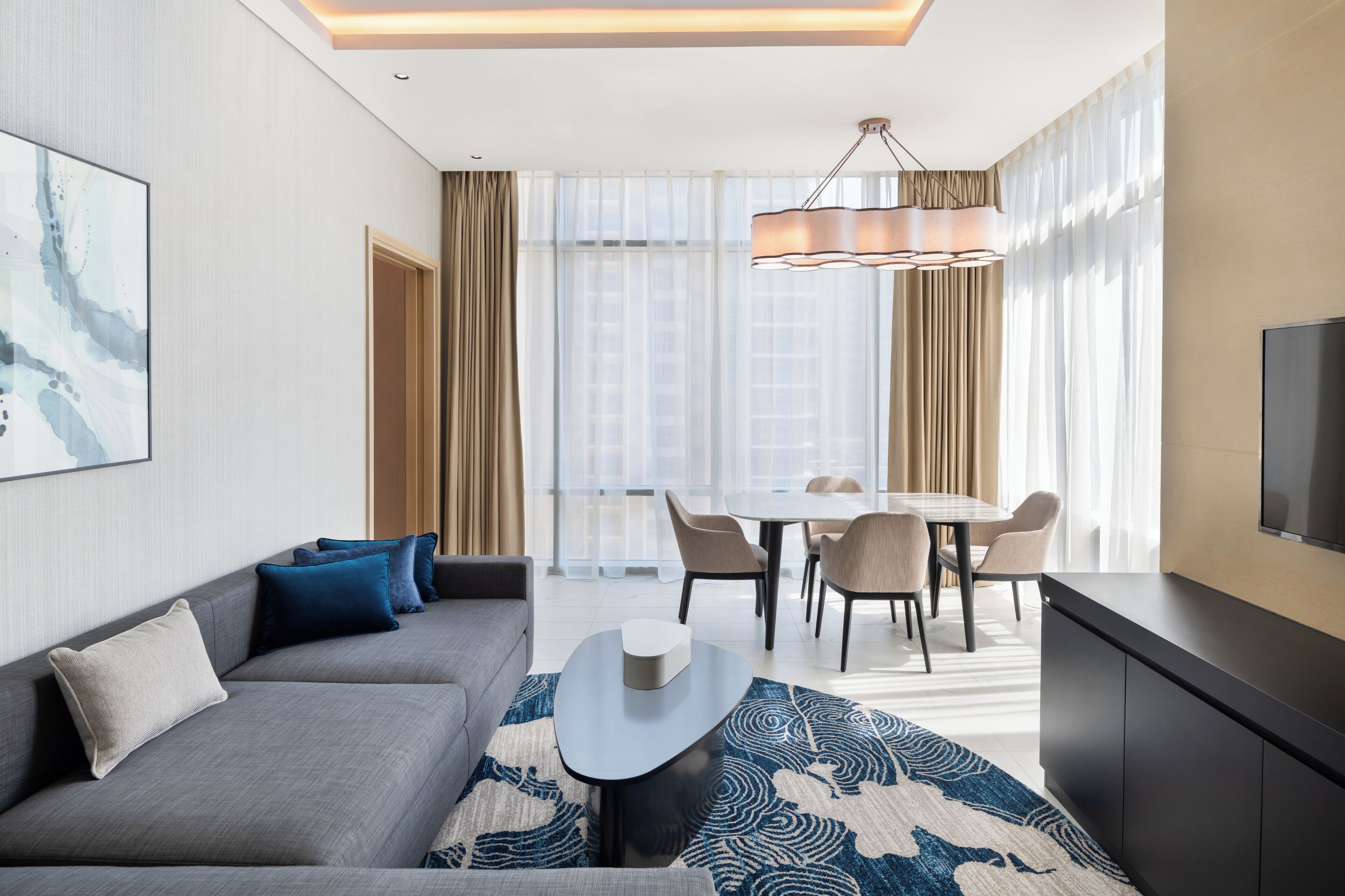 Executive suite, 1 kingsize bed | Een minibar, een kluis op de kamer, een bureau, een laptopwerkplek