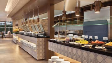 Tägliches Frühstücksbuffet (85 AED pro Person)