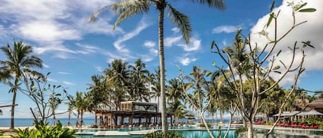 5 outdoor pools, open 6:00 AM to 8:00 PM, pool umbrellas, pool loungers