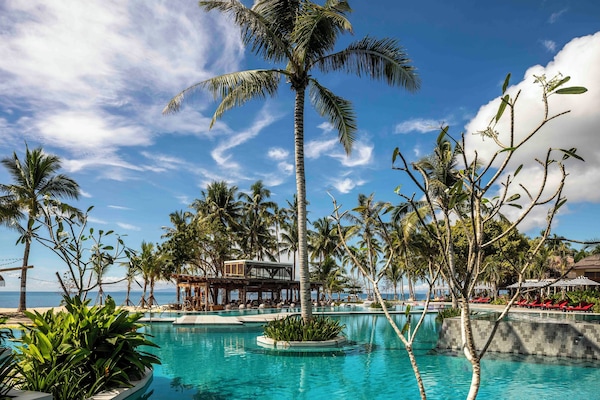 5 outdoor pools, open 6:00 AM to 8:00 PM, pool umbrellas, sun loungers