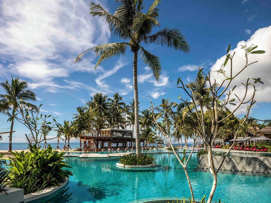 5 outdoor pools, open 6:00 AM to 8:00 PM, pool umbrellas, pool loungers
