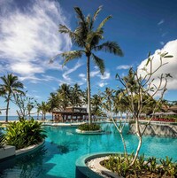 5 piscinas al aire libre (de 06:00 a 20:00), sombrillas, tumbonas