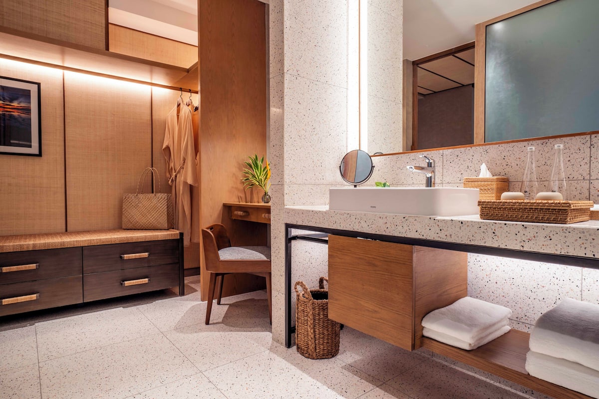 Free toiletries, hair dryer, bathrobes, bidet