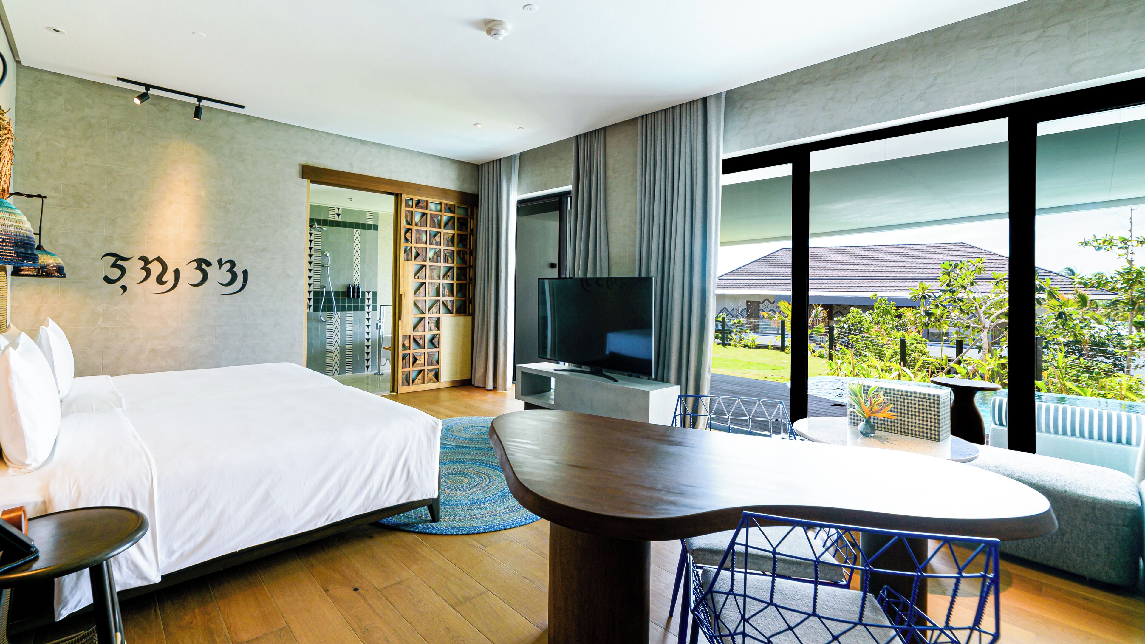 Junior Suite, 1 King Bed, Ocean View | Minibar, in-room safe, blackout curtains, soundproofing