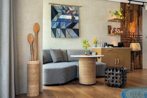 Minibar, coffres-forts dans les chambres, rideaux occultants