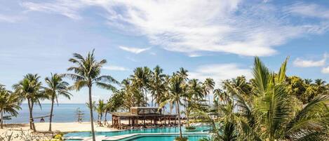5 outdoor pools, open 6:00 AM to 8:00 PM, pool umbrellas, sun loungers