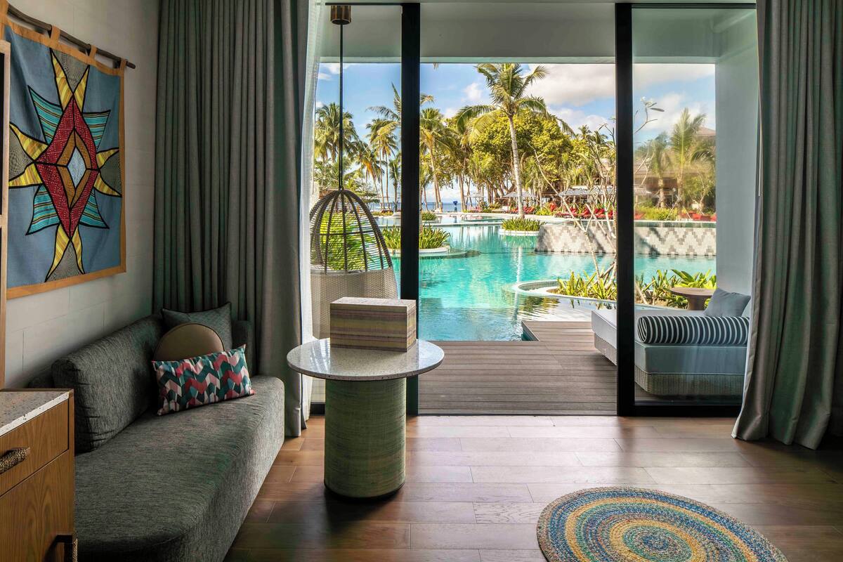 Chambre Deluxe, 1 très grand lit, accès piscine, vue mer | Minibar, coffres-forts dans les chambres, rideaux occultants