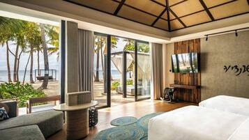 Minibar, brankas, tirai kedap cahaya, dan kedap suara