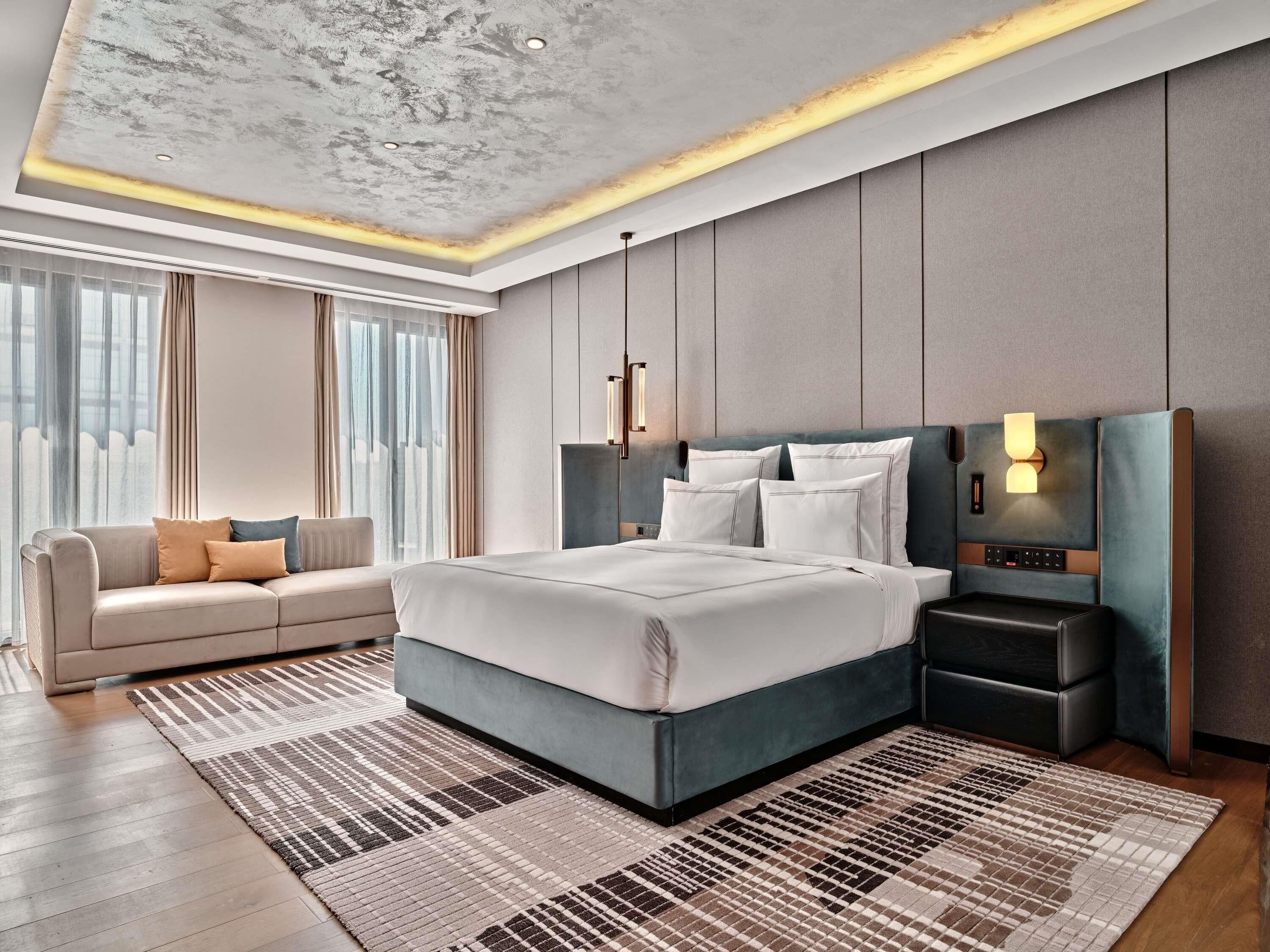 Swiss, ห้องเอ็กเซกคิวทีฟสวีท | เครื่องนอนระดับพรีเมียม, ผ้านวมขนเป็ด, เตียงเมมโมรีโฟม