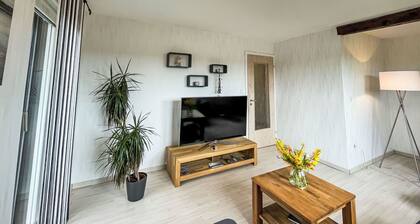 Lovely apartment for 2 guests with WIFI, TV, balcony and parking