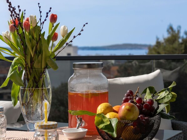 Tableware, Food, Serveware, Drinkware, Table, Furniture, Fruit, Cut Flowers, Flowerpot, Ingredient