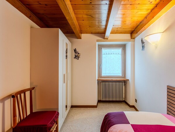 1 bedroom, travel crib, free WiFi