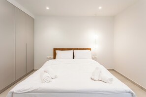 1 bedroom, desk, iron/ironing board, WiFi