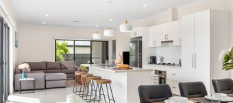 Getaway on Wallace - Excellent central location- Pet Friendly