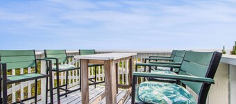 Bayfront Pet Friendly Home with amazing water views in a peaceful setting.