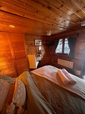 Cabin | 2 bedrooms, bed sheets - Ben More Lodge Cabin Retreat (Crianlarich)