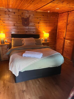 Cabin | 2 bedrooms, bed sheets - Ben More Lodge Cabin Retreat (Crianlarich)