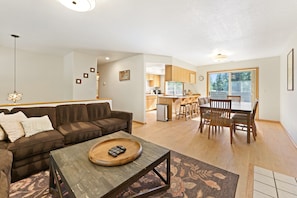 Smart TV, chimenea, mesa de ping pong