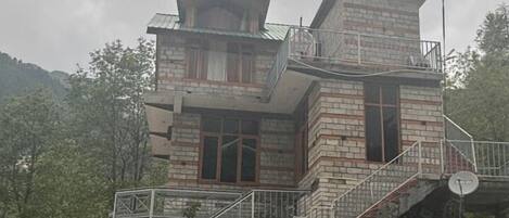 Mặt tiền nơi lưu trú