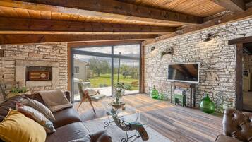 Family House, Multiple Bedrooms (Villa Capadinka with Whirlpool) | Living area | 21-inch flat-screen TV with digital channels, fireplace