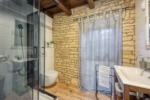 Family House, 2 Bedrooms (Villa Capadinka with Whirlpool) | Bathroom