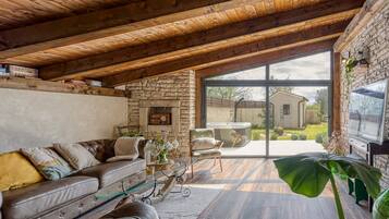 Family House, Multiple Bedrooms (Villa Capadinka with Whirlpool) | Living area | 21-inch flat-screen TV with digital channels, fireplace