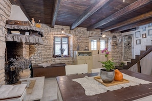 Familienhaus, 2 Schlafzimmer (Villa Capadinka with Whirlpool) | Esszimmer