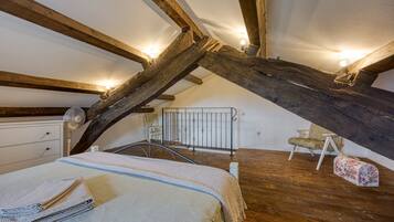 Family House, Multiple Bedrooms (Villa Capadinka with Whirlpool) | 2 bedrooms, free WiFi, bed sheets