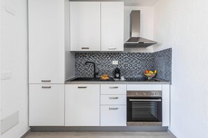 Departamento familiar, varias habitaciones (Marco’s Home) | Cocina privada | Refrigerador, horno, parrilla de estufa y cafetera y tetera 