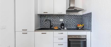 Family Apartment, Multiple Bedrooms (Marco’s Home) | Private kitchen