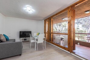 Kablolu TV kanalları bulunan 21 inç düz ekran televizyon 