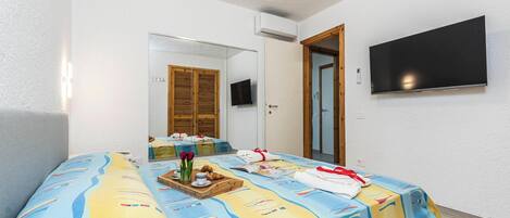 1 bedroom, free WiFi, bed sheets