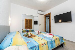 1 bedroom, free WiFi, bed sheets