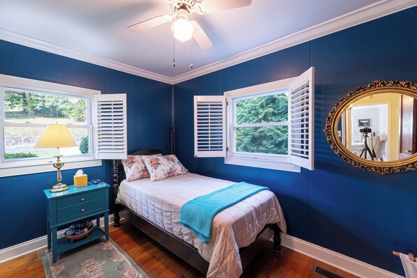 3 bedrooms, WiFi, bed sheets