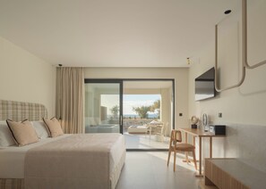 Junior Suite with Hot Tub 101 | 고급 침구, 객실 내 금고, 각각 다른 스타일의 인테리어, 각각 다르게 가구 비치