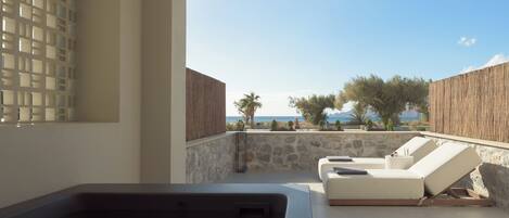 Junior Suite with Hot Tub 101 | Terrace/patio