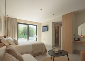 Deluxe Double Studio 103 | In-room safe, blackout drapes, soundproofing, iron/ironing board - Paligremnos Infinity (Agios Vasileios)