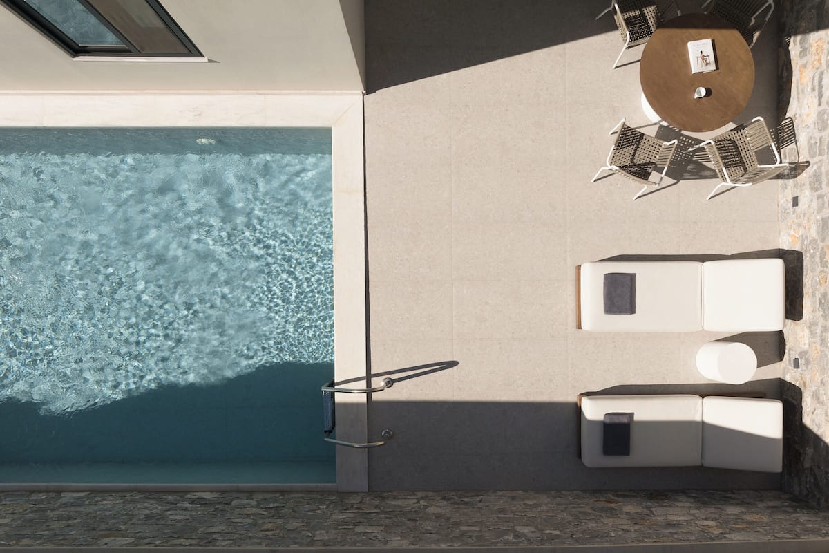 Suite with Private Pool | Hiên