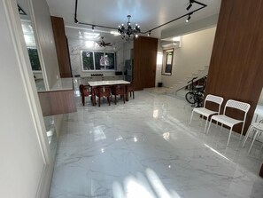 奢華雙床房, 陽台, 海景 | 私人廚房 | 大型冰箱、爐台、電熱水壺、鍋具/餐盤/廚房用品