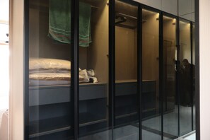 奢華雙床房, 陽台, 海景 | 埃及棉床單、高級寢具、記憶床墊、書桌