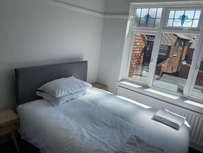 4 chambres, fer et planche à repasser, Wi-Fi, draps fournis