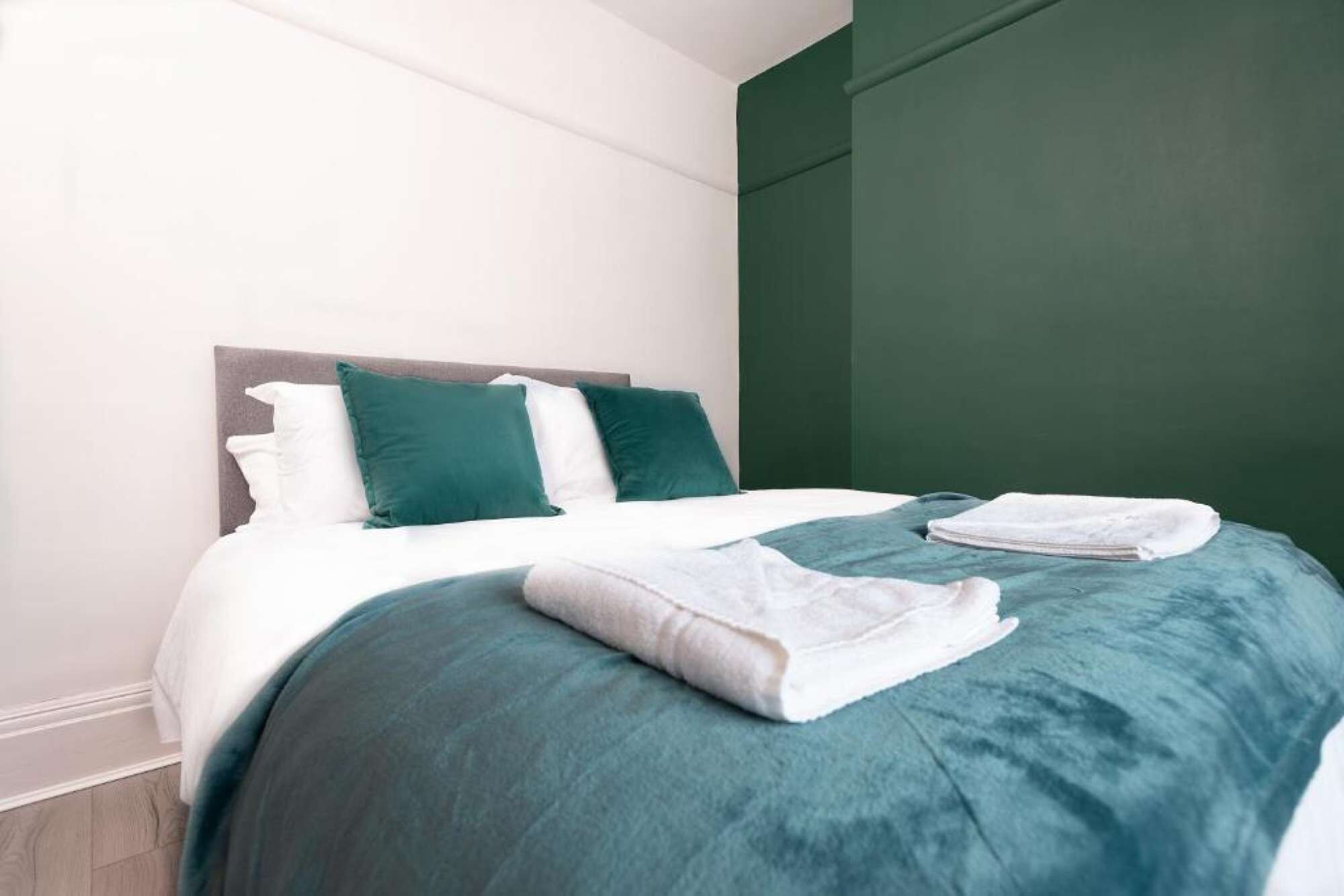 4 chambres, fer et planche à repasser, Wi-Fi, draps fournis