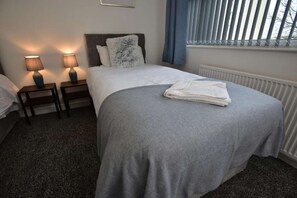 3 bedrooms, iron/ironing board, WiFi, bed sheets