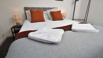 3 slaapkamers, een strijkplank/strijkijzer, wifi, beddengoed