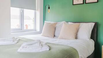 3 bedrooms, iron/ironing board, WiFi, bed sheets
