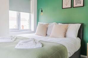 3 bedrooms, iron/ironing board, WiFi, bed sheets